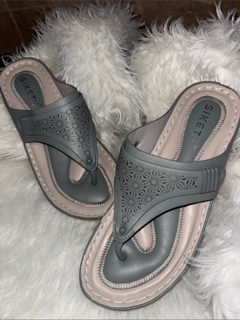 Siketu Womens Sandals Thong Wedge Sandal  Sage Green Laser Floral Like New Sz 7